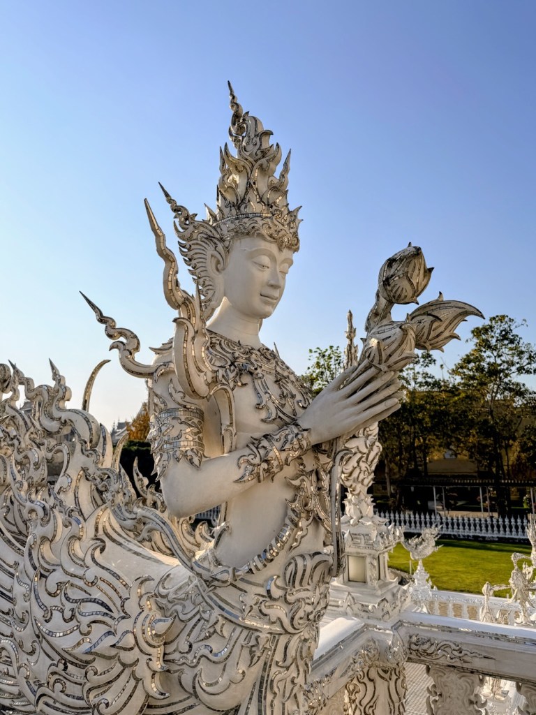 chiang-rai-white-temple