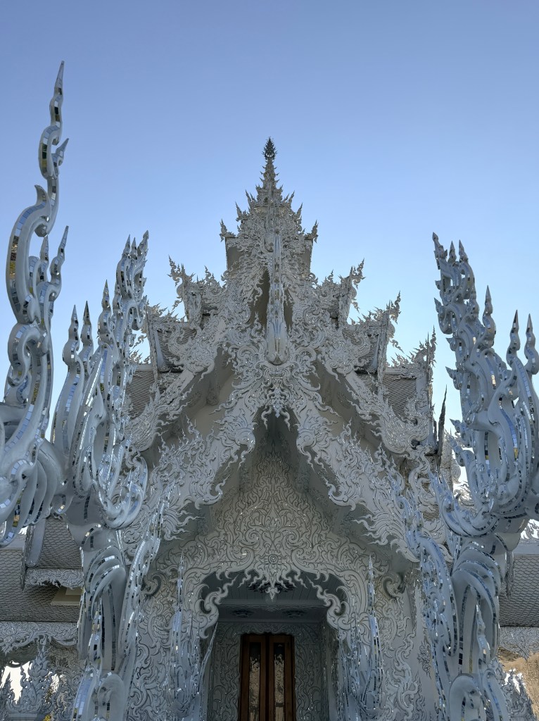chiang-rai-white-temple