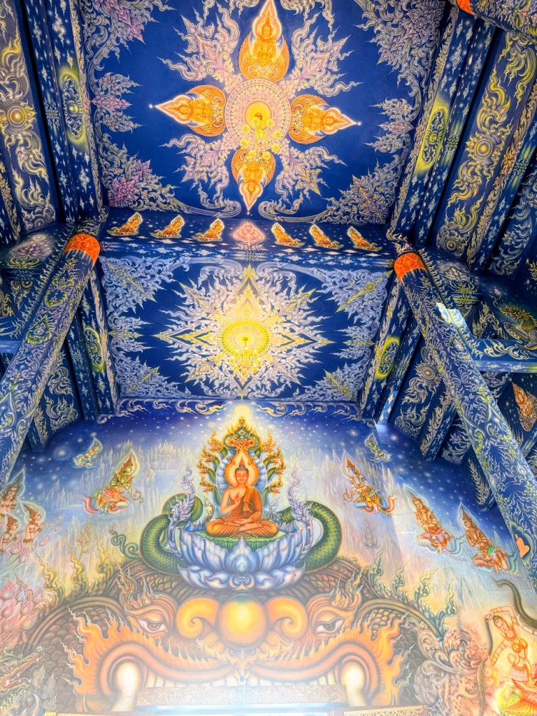 blue-temple-chiang-rai