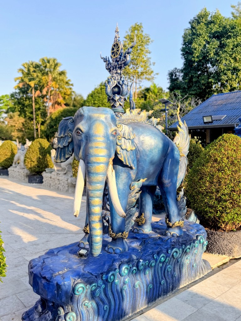 blue-temple-chiang-rai