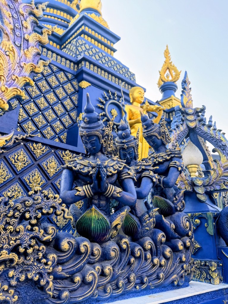 blue-temple-chiang-rai