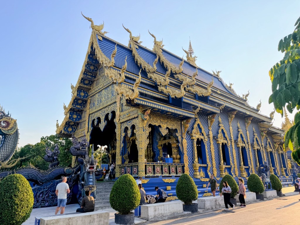 blue-temple-chiang-rai