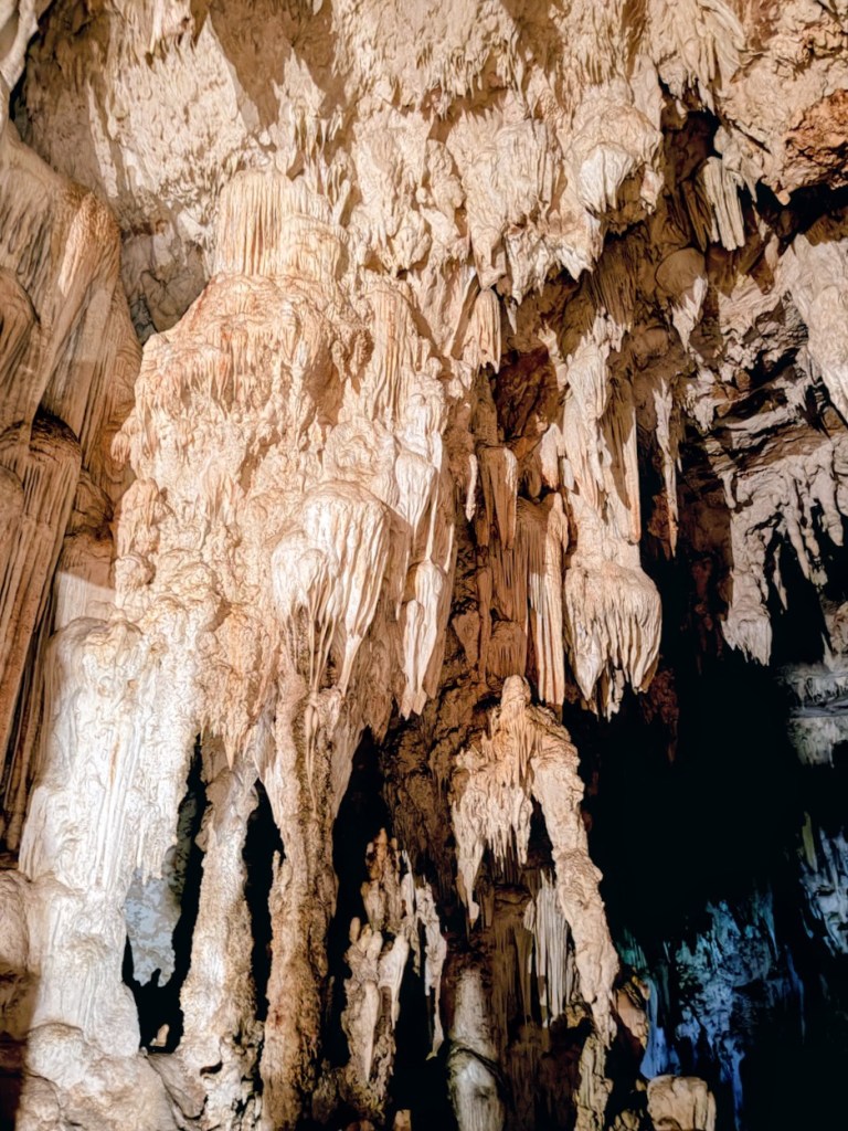 pai-nam-lod-cave-bats